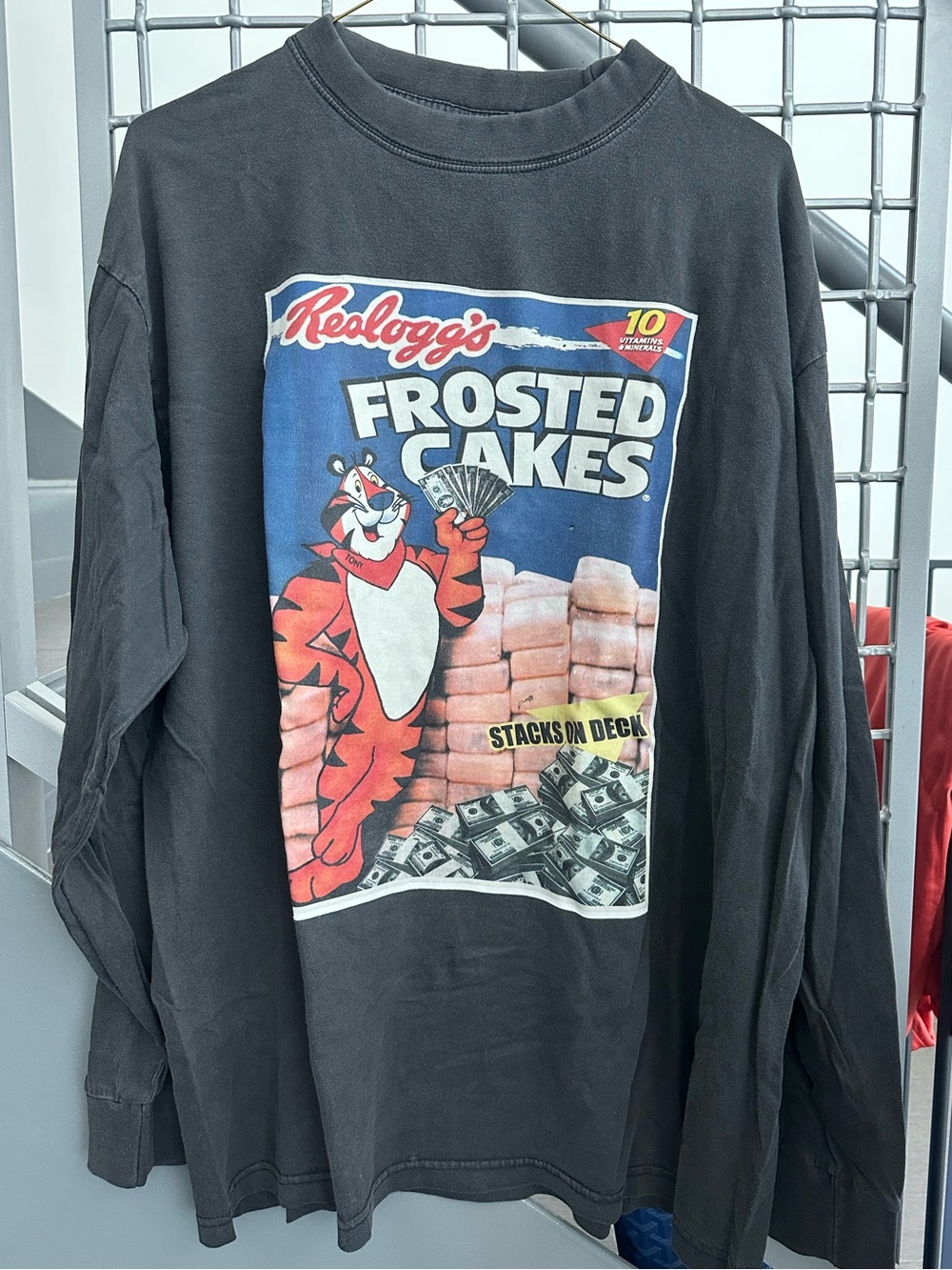 CZ Street Gear Tony the Tiger Frosted Cakes LS Tee Mens XL Black Vintage Grail